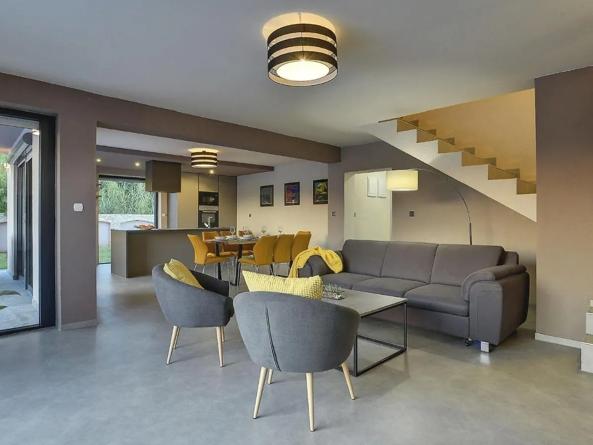 Super Modern Villa With Private Pool Valbandon